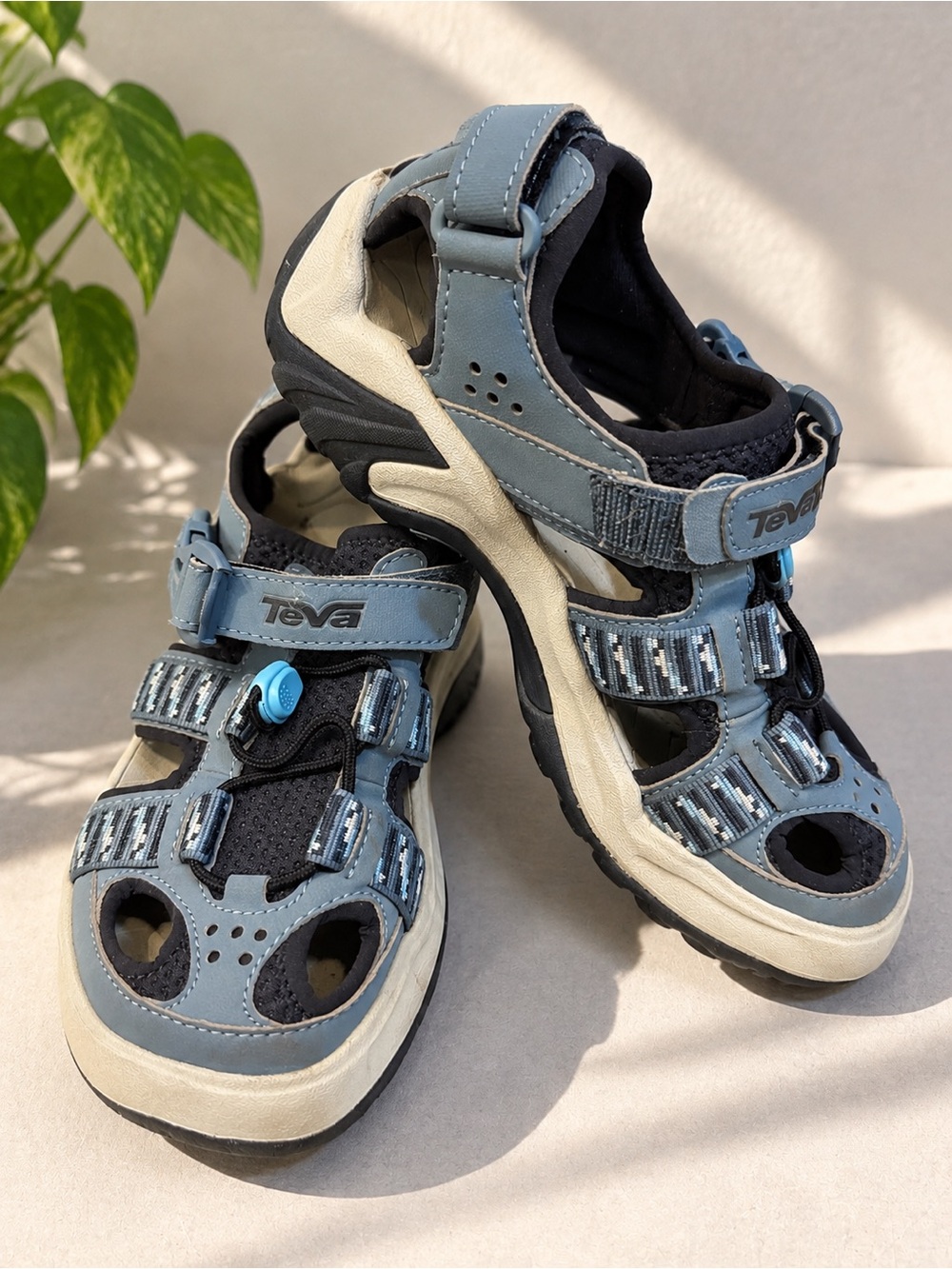 Teva Omnium Women's Size 5 Blue Hiking Sport Sandals Gorpcore Outdoor Shoes